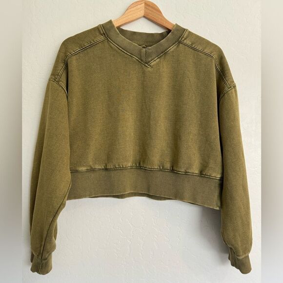 Free People Movement Cropped V Neck Sweatshirt Green ‘Dusty Military’ size Small - Picture 1 of 5